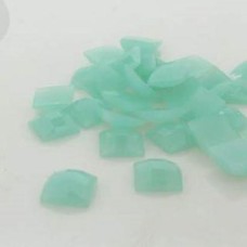 Chaton Quadrado Leitoso Verde 8 mm 25  unidades