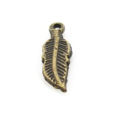 Pingente Ouro Velho 28x07 mm Folha 3  unidades